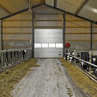 Sectional industrial door metalinsulatedfor hangar