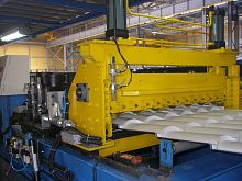 Thin-walled profile roll forming machine for roof panelsPLC-controlledwith cutting