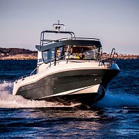 Inboard cabin cruiser Adventure 900planing hullwheelhousefishing