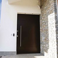 Entry door Pivo�twoodenpivotingcontemporary