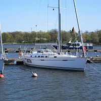 Cruising sailboat 41ac2-cabin3-cabinwith bowsprit