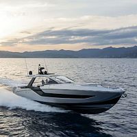 Outboard express cruiser VERVE 48triple-engineopendual-console