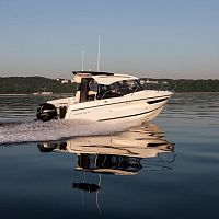 Outboard cabin cruiser 750 hard-topwith enclosed cockpit7-person max.