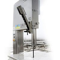 Cutting machine for the food industry