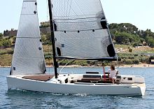Day-sailer sailboat OPENwith bowsprit