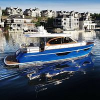 Inboard express cruiser BLUEtwin-engineplaning hullhard-top