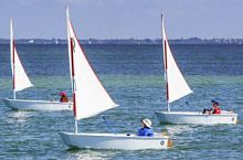 Single-handed sailing dinghy double-handedinstructionalOptimist