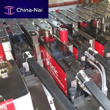 Hydraulic punching head