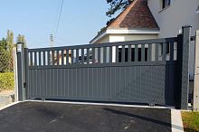 Sliding gate Semi-jointifsrightaluminumlouvered
