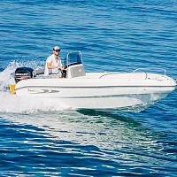 Outboard center console boat 480 6-personsundeck