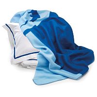 Aircraft cabin blanket