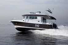 Inboard express cruiser 42twin-engineflybridgewheelhouse