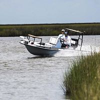 Outboard center console boat Mosquitosport-fishingskiffsundeck