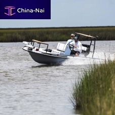 Outboard center console boat Mosquitosport-fishingskiffsundeck