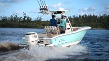 Outboard center console boat Islander 222for fishing10-person max.sundeck