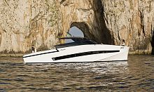 Cruising motor yacht P58openIPS2-cabin