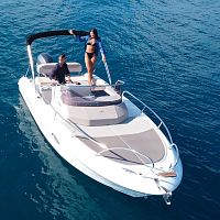Outboard walkaround BRAVA 22 WA center consoleopen8-person max.