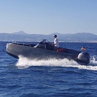 Outboard center console boat M6 8-person max.with cabinsundeck
