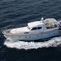 Inboard express cruiser E4diesel enginesemi-displacement hullhard-top