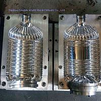 Multi-cavity blow mold DDW-BM100for PET bottlesfor the packaging industryfor the aeronautical industry