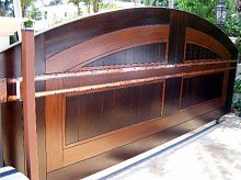 Sliding gate WEISSwoodenpanelcommercial