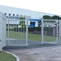 Folding gate JET GATEmetallouveredmotorized