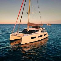 Catamaran 37cruising2-cabin4-cabin