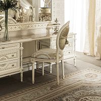 Classic chair 14531indoorsolid woodmedallion