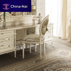 Classic chair 14531indoorsolid woodmedallion
