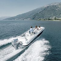 Outboard walkaround Aquarius FBcenter consoleopen8-person max.