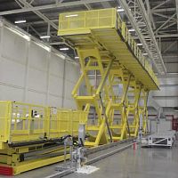 Work platform for aeronautical applicationsself-propelled