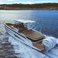 Outboard cabin cruiser 31RCtwin-engineopencenter console