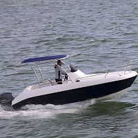 Outboard center console boat 600 WAsportsundeckwith T-top