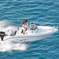 Outboard walkaround SHADOW 19center consoleopen7-person max.