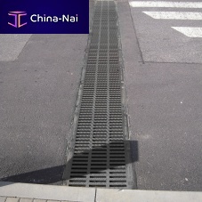 Drainage channel with grating FASERFIX SUPERfiber-reinforced concreteiron gratefor public spaces