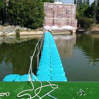 Modular floating walkway