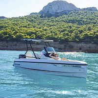Outboard center console boat 205stepped hull6-person max.with cabin