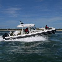 Outboard center console boat X10CCtwin-enginesportski