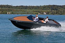 Inboard runabout OVATION 6.8dieseldual-consolewakeboard
