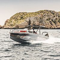 Outboard center console boat SHADOW 300sportwakeboard8-person max.