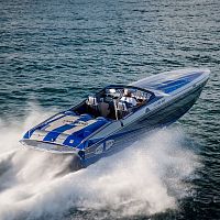Inboard runabout 38' Top Guntwin-enginedual-consoleopen