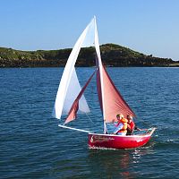 Single-handed sailing dinghy Gazelle des Sablesrecreationalcatboatgaff rig