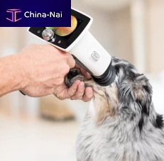 Veterinary retinal camera Optomed Aurorahand-held