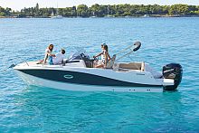 Outboard walkaround Activ 755 Sundeckopenfast cruisinghigh-performance