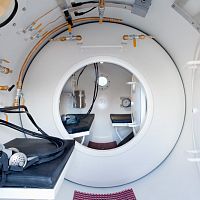 Professional diving decompression chamber
