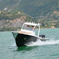 Aluminum walkaround 25 WAoutboardcenter consoleopen