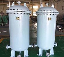 Water tank for shipsself-supportingpressure