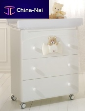 Wooden changing table TRUDINOon casters