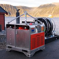 Harbors and terminal hydraulic power unit for pollution control shipsfor oil skimmers