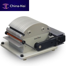 Rotary blade cutting machine for plasticsfor plastic film
